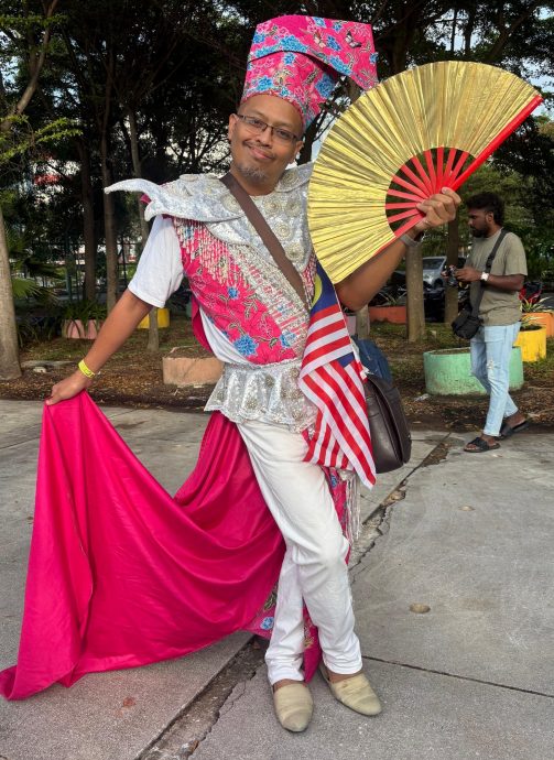 (大北马)各族共庆多元文化之美 逾500人穿上传统服饰走上乔治市街头迎接916马来西亚日