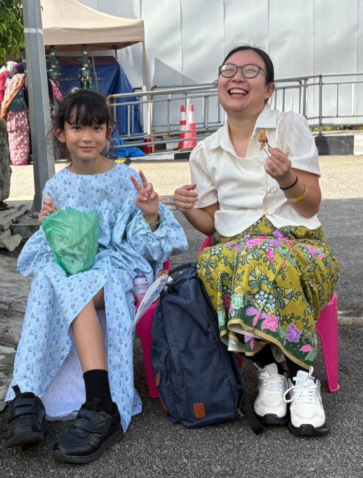 (大北马)各族共庆多元文化之美 逾500人穿上传统服饰走上乔治市街头迎接916马来西亚日