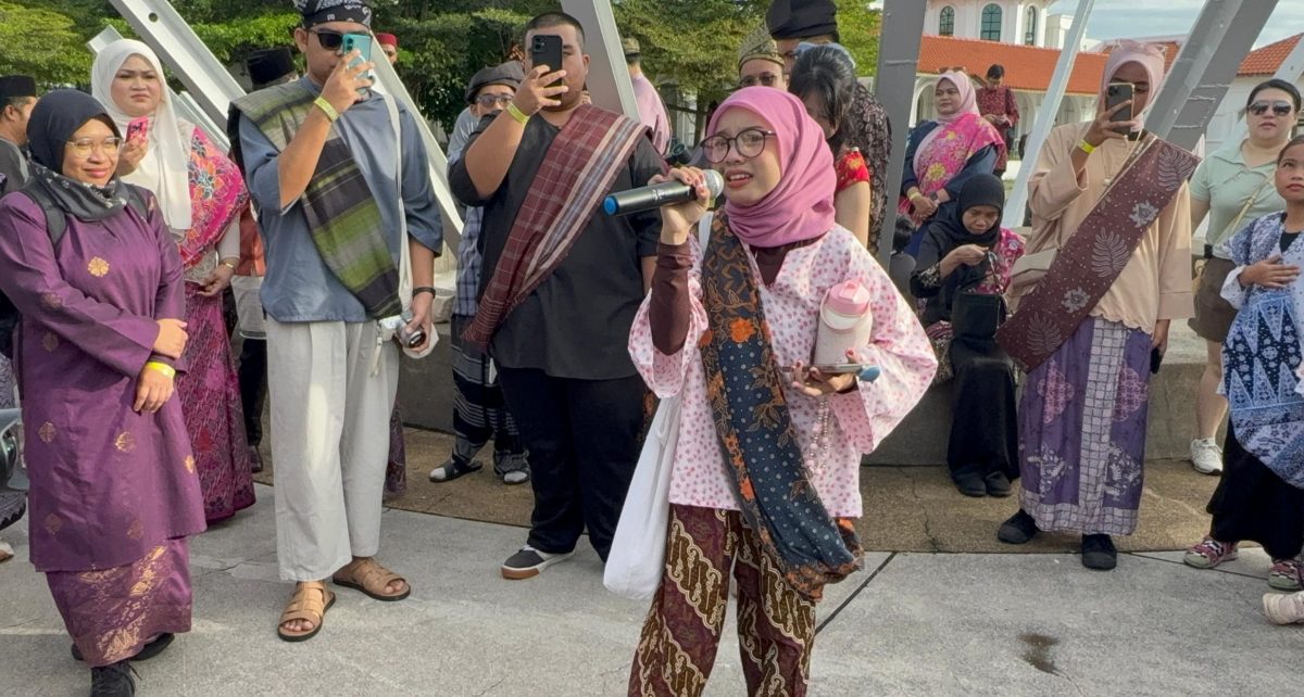 (大北马)各族共庆多元文化之美 逾500人穿上传统服饰走上乔治市街头迎接916马来西亚日