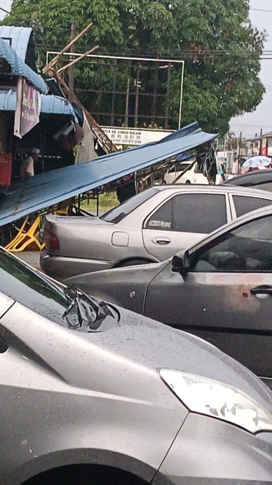 （大北马）吉中区遭狂风暴雨袭击 树倒水灾摊档毁
