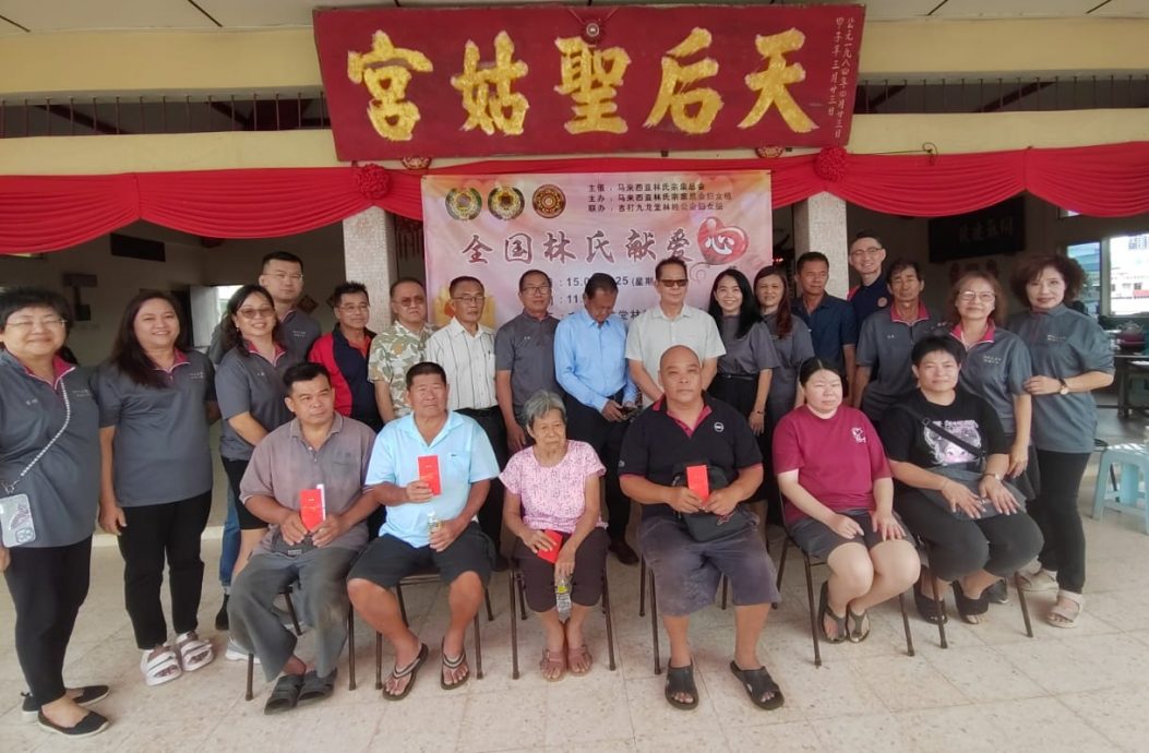 （大北马）吉打九龙堂林姓公会妇女组共移交4000令吉救济金给予8名病者，每人可得500令吉，缓解生活压力。