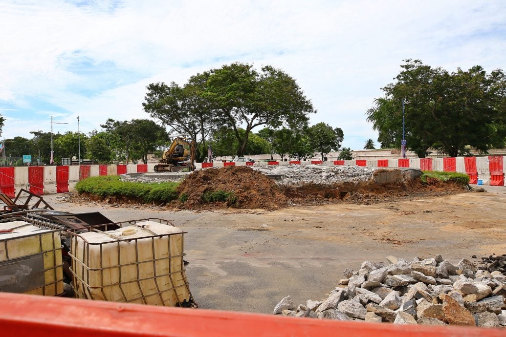 土库街提升计划 钟楼旁铁槟榔被“摘”了