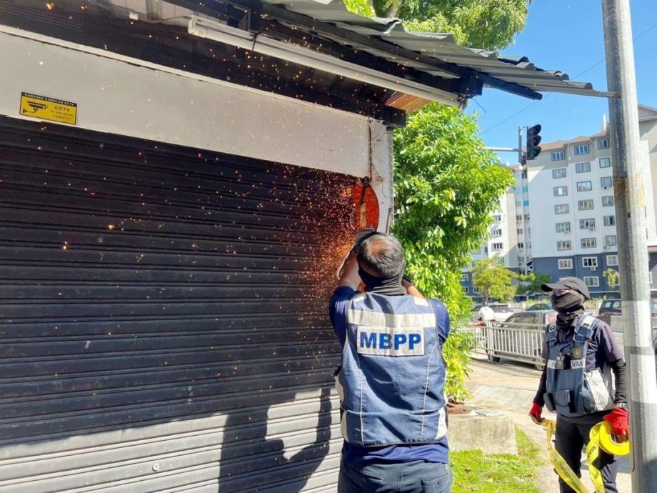 （大北马）外籍人士非法杂货店 货架满布老鼠粪