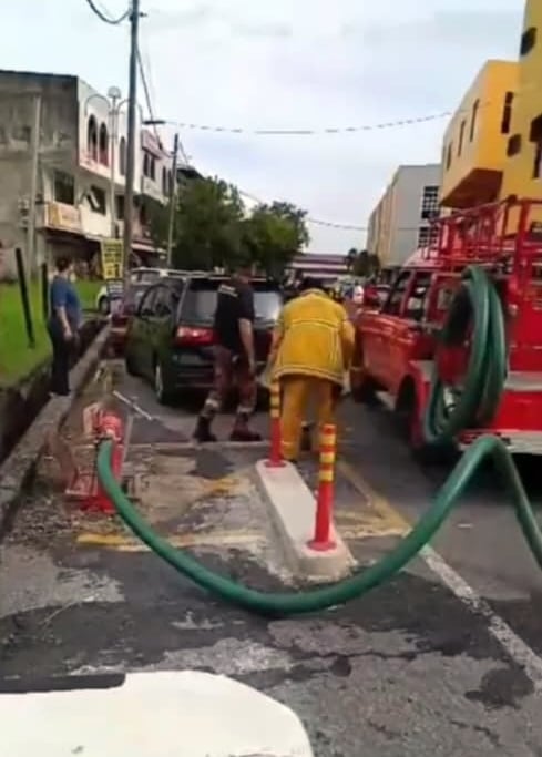 (大北马)救火救命分秒必争,云梯消防车被堵难通过,停车道闸设施引民怨