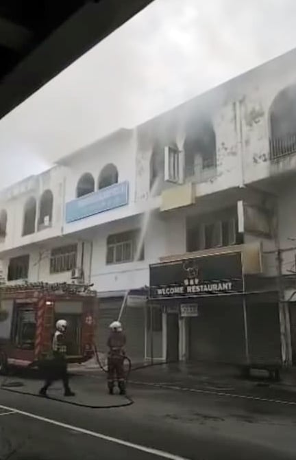 (大北马)救火救命分秒必争,云梯消防车被堵难通过,停车道闸设施引民怨