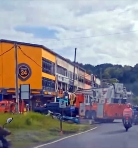 (大北马)救火救命分秒必争,云梯消防车被堵难通过,停车道闸设施引民怨