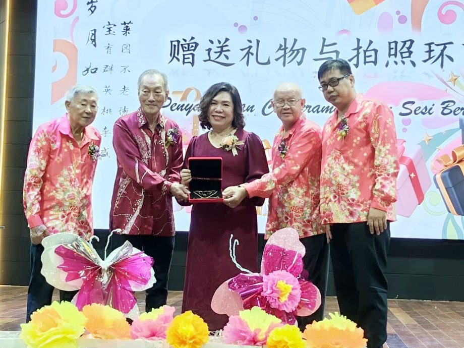 (大北马)新江校长连宝莱退休 捐2万9回馈