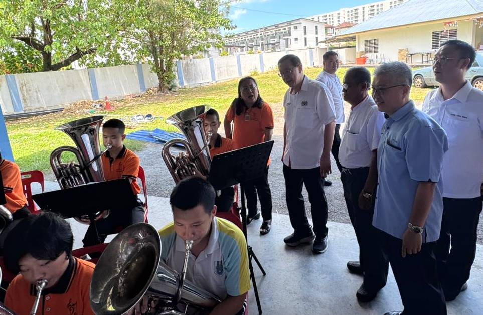 北海峇眼再也中学   再获林冠英拨16万2000