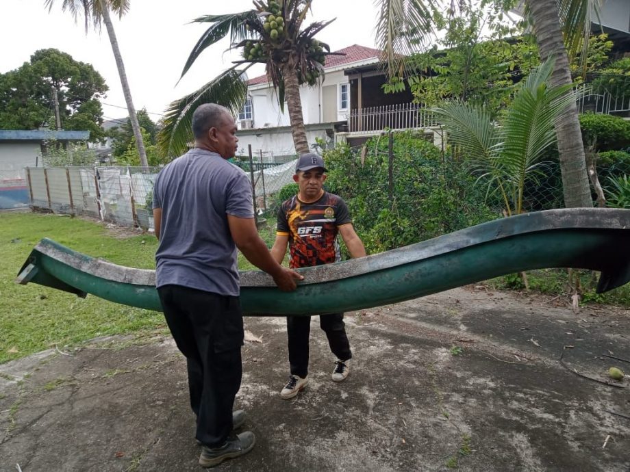 (大北马)残旧滑梯暗藏危险孩童皮肤遭玻璃纤维刺伤大年市议会已指示官员今午拆除残旧设施