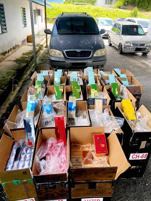 (大北马)车上搜出大批香烟,青年疑涉走私被捕