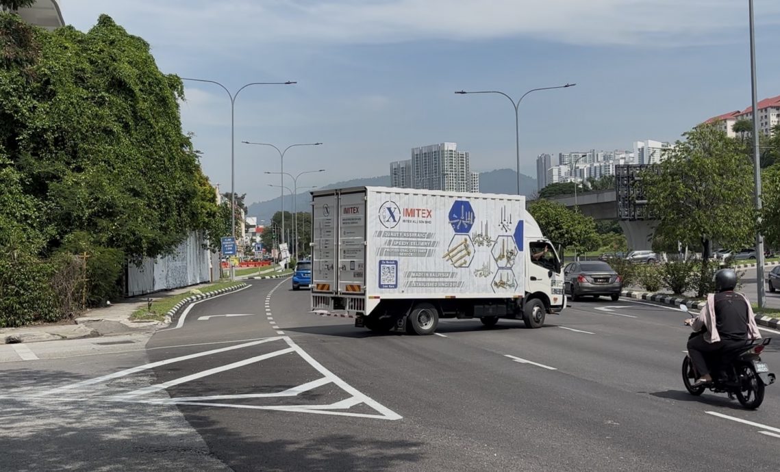 (大都会)余保凭促请DBKL重设路障与增路面标记以预防车祸/4图