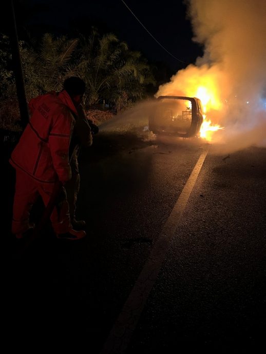 （大都会）凌晨火烧休旅车