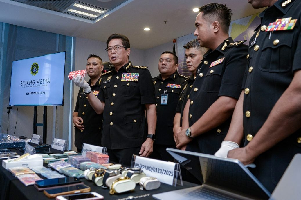 （已上网，请更新）捕沙砂走私集团6高层 反贪会扣1.9亿 包括豪车船只