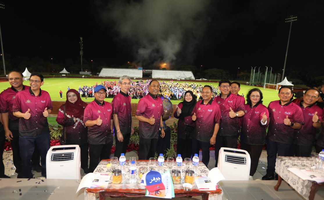 (已签发)全国:赞比里:高教部竭力配合政府 提昇国家体育水准