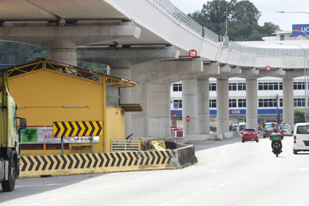 （已签发）大都会版2头/LRT3下神庙“吃路”致中路变窄？