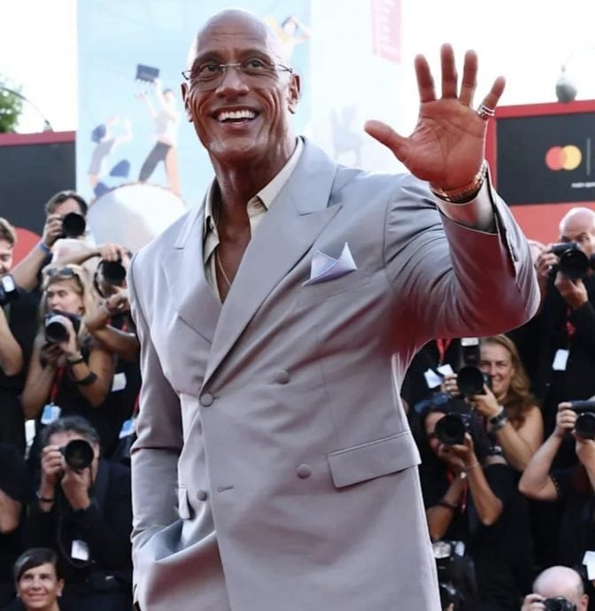 （已签发）巨石强森狠甩27公斤  专家爆靠“极度自律”饮食训练