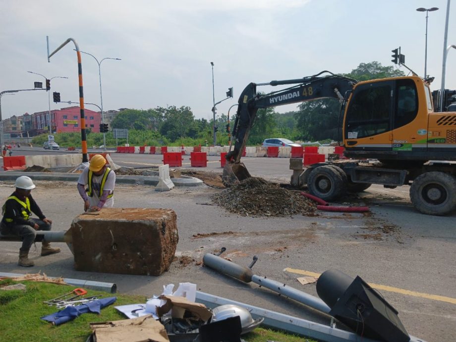 亚依淡十字路口,即日起封路4天