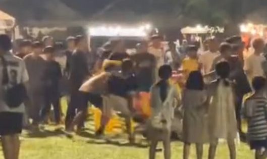 （已签发）柔：亚罗拉盂兰胜会饮食摊档   发生推搡殴斗事件