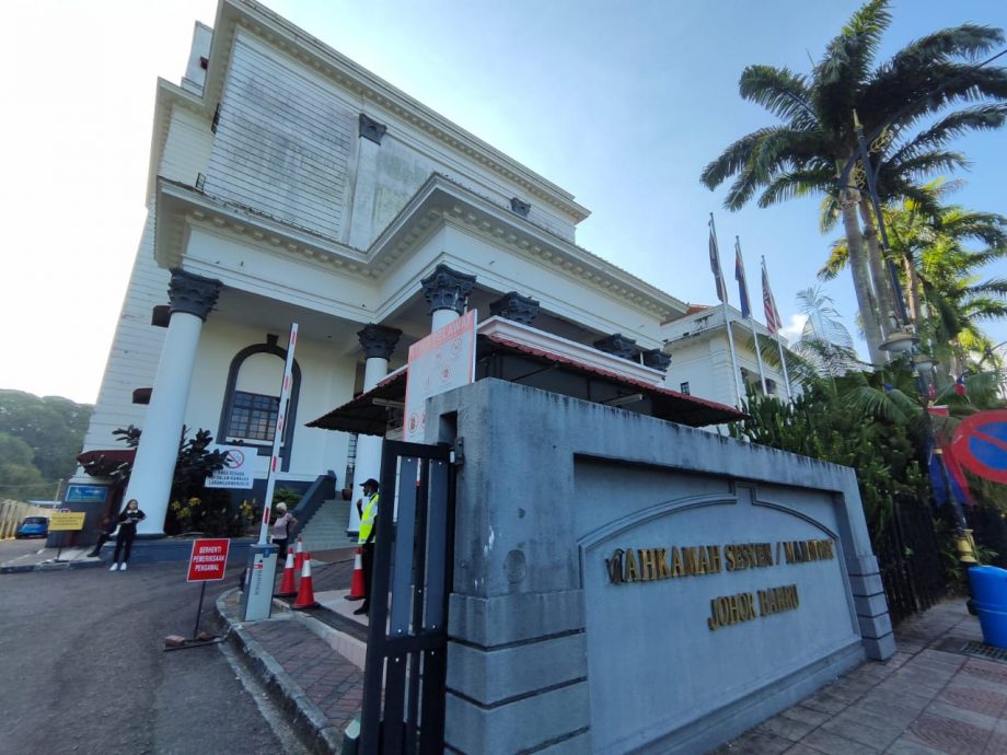 (已签发)柔:口角变登门持刀行凶 4凶徒狂砍猛撞2男