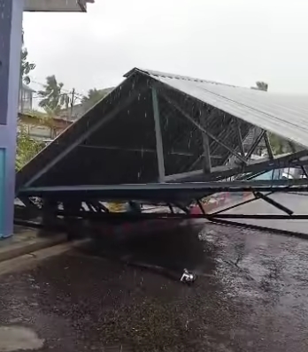 （已签发）柔：哥打一学校遇风灾   屋顶天花板告示牌四散