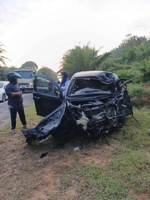 （已签发）柔：哥打丁宜往边加兰路车祸   2车司机受伤送院治疗