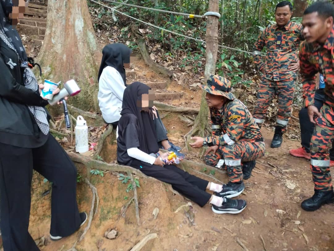 (已签发)柔:女学生爬南峇山晕倒 消拯队爬200公尺救援