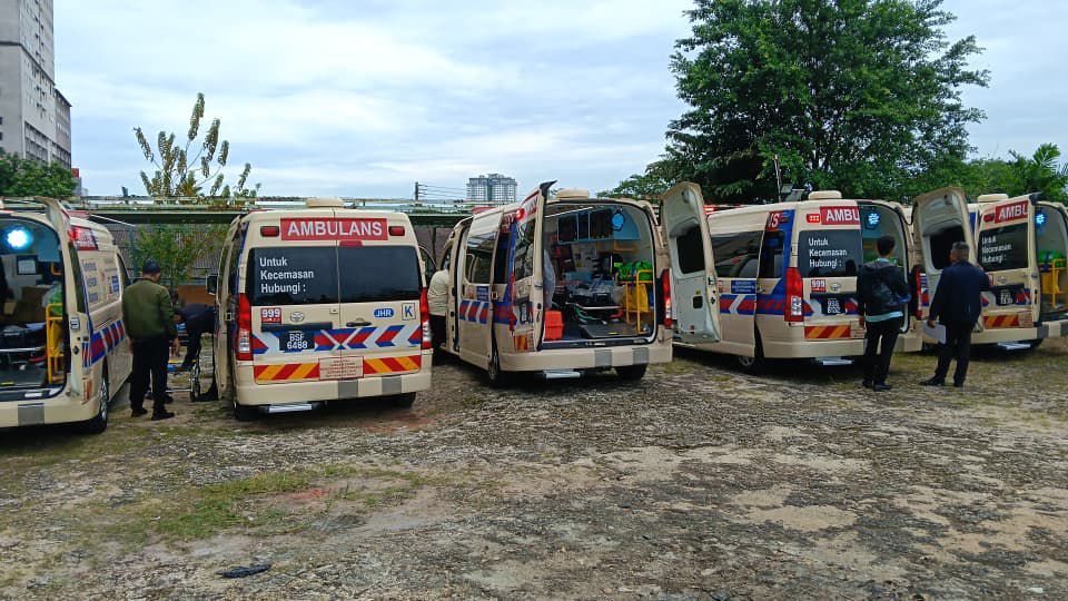 （已签发）柔：**封面新头**柔卫生局接收20辆B型救护车   分派19政府医院及诊所