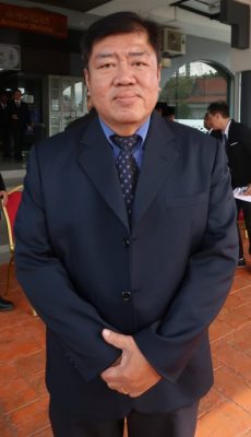 申请路墩却批交通灯 村民求看报告查实因