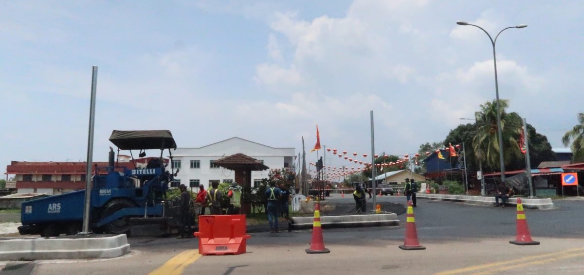 申请路墩却批交通灯 村民求看报告查实因