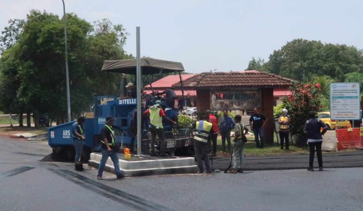 申请路墩却批交通灯 村民求看报告查实因