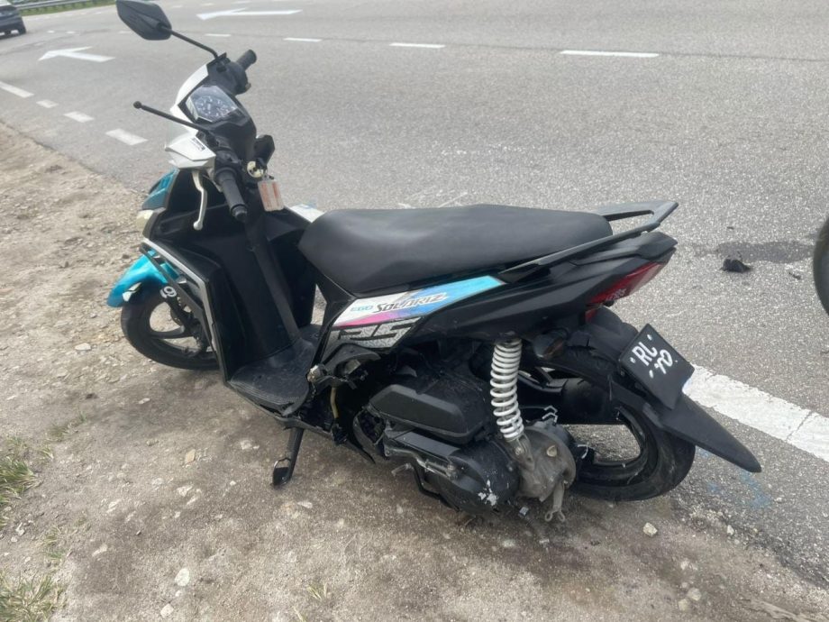 (已签发)柔:摩托车路上U转撞车 59岁女骑士丧命