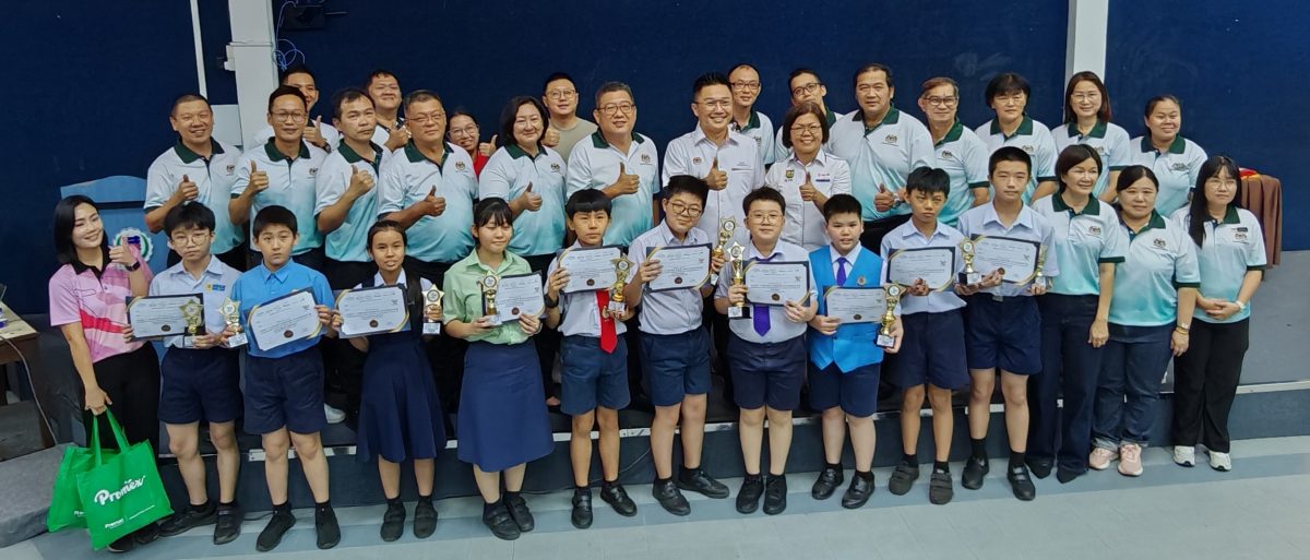 本报活动：峇夏翊涵及谢崧恩，获时事问答赛AB区冠军