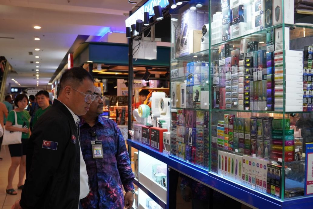 (已签发)柔:柔卫生局联合市政厅取缔 充公1997件电子烟产品