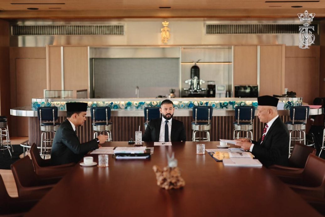 (已签发)柔:**版三头**摄政王公布成绩单 柔1年来各领域皆进步