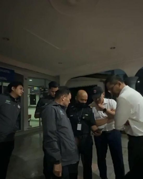 （已签发）柔：**版三头**新山大暴雨   民众忧道路大瘫痪恐怖画面再现