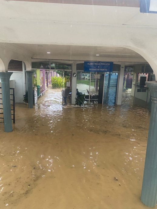 （已签发）柔：**版三头**新山大暴雨   民众忧道路大瘫痪恐怖画面再现