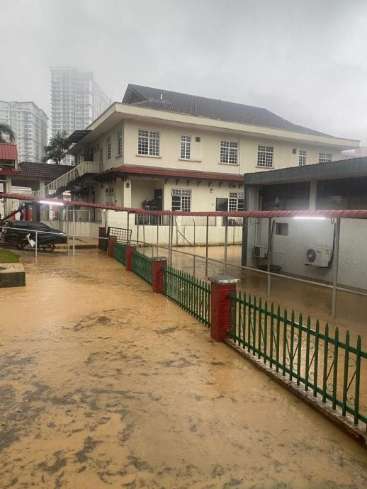 （已签发）柔：**版三头**新山大暴雨   民众忧道路大瘫痪恐怖画面再现