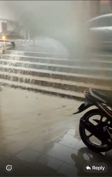 （已签发）柔：**版三头**新山大暴雨   民众忧道路大瘫痪恐怖画面再现