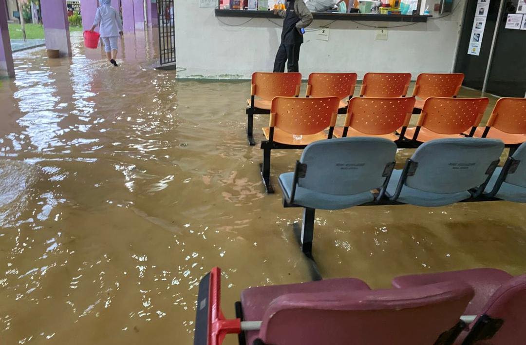 （已签发）柔：**版三头**新山大暴雨   民众忧道路大瘫痪恐怖画面再现