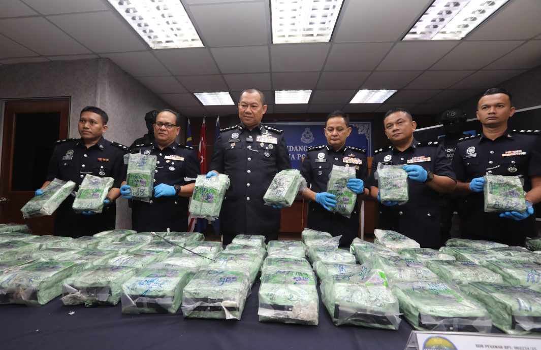 （已签发）柔：**版二**1男2女围篱住宅设中转货仓，运毒至印尼峇淡岛