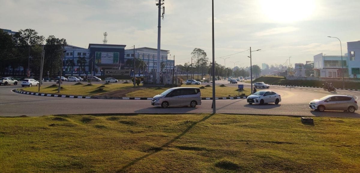 （已签发）柔：**版二头**古来最危险交通圈？   居民促提升警局前交通圈