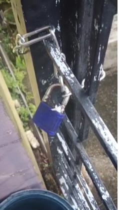 （已签发）柔：**版二头**疑老千佯装“大耳窿”泼红漆   扬言烧屋逼还1.2万