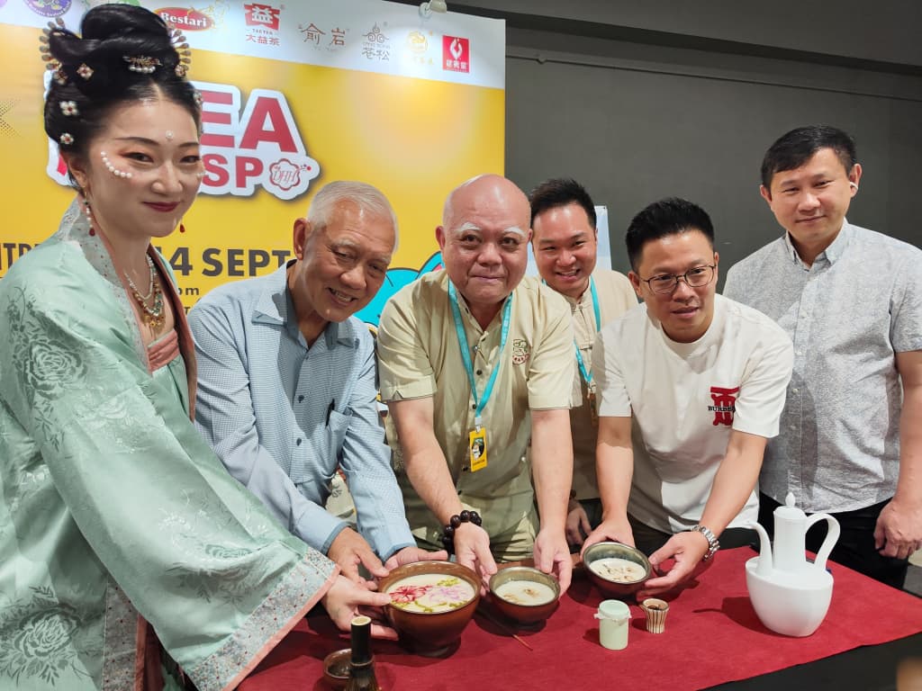 柔茶艺协会办交流会   非遗宋代点茶表演成亮点