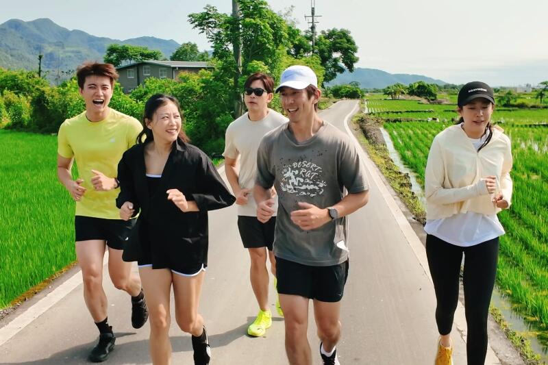 （已签发）柔：狮城二三事头条：新加坡首档团综 《翡翠山》演员出游曝真性情