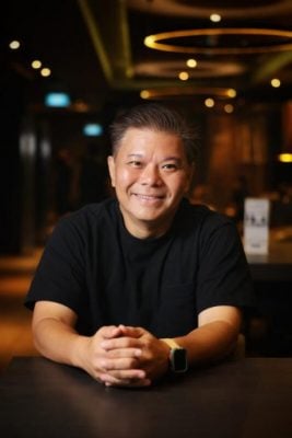 （已签发）柔：狮城二三事：《好孩子》真身变装皇后“阿真”  失智母跌伤谱出母子情剧本