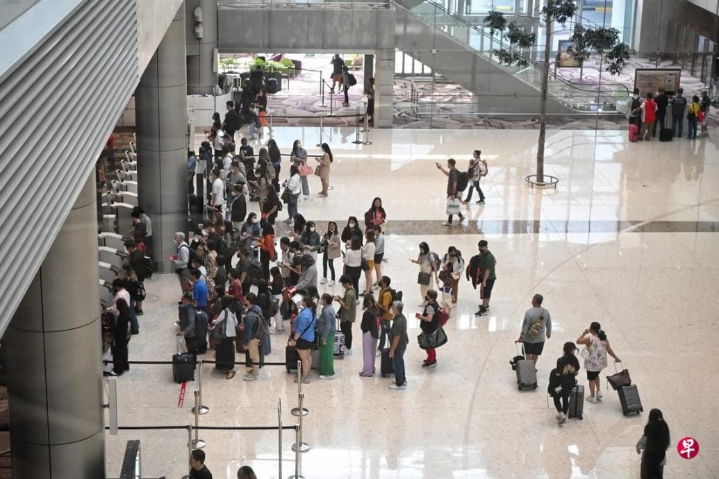 (已签发)柔:狮城二三事:中国男不愿意被遣返 竟对移民局官员吐口水