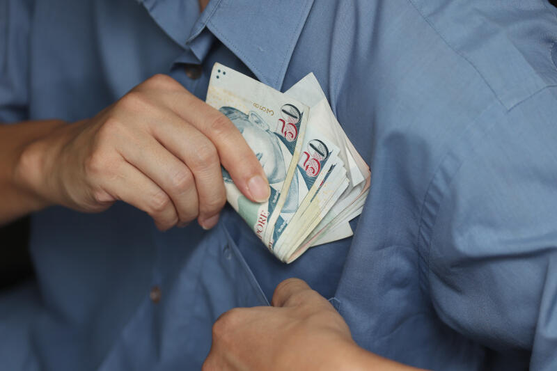 （已签发）柔：狮城二三事：偷窥失信逃27年 70岁男监2个月2周