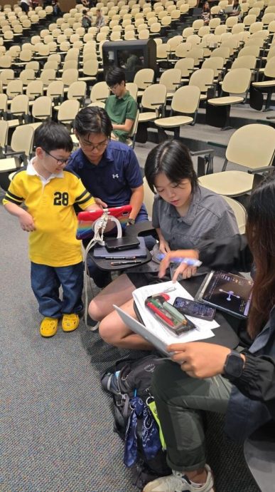 （已签发）柔：狮城二三事：南大讲堂里的小不点 7岁神童想住进校园天天上课