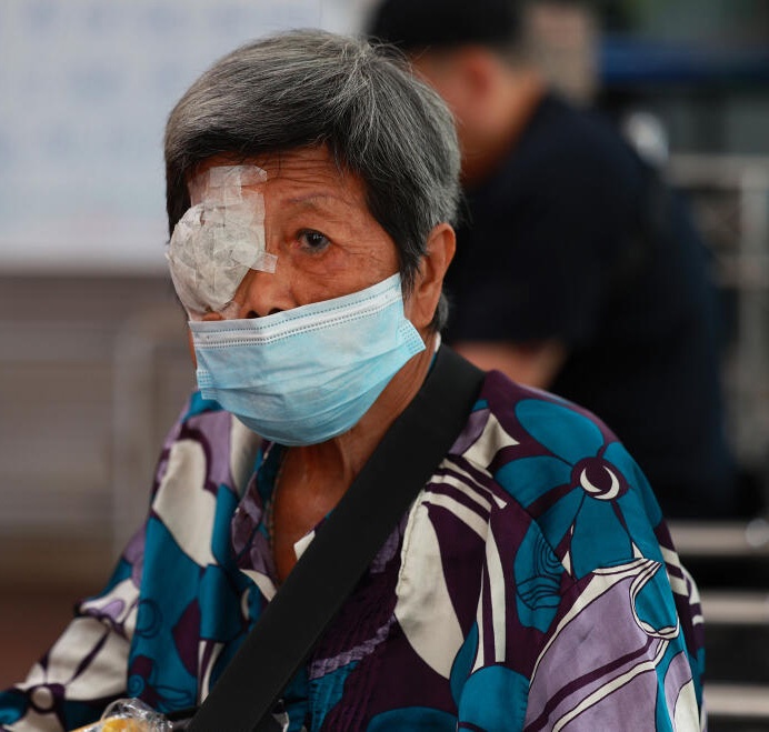 (已签发)柔:狮城二三事:四马路观音堂外摊贩再爆冲突 以咖啡淋头