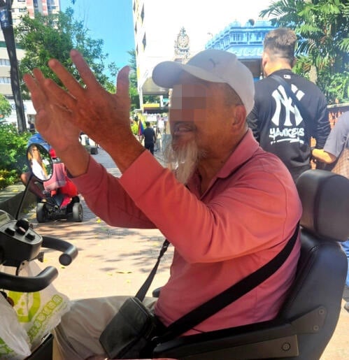 (已签发)柔:狮城二三事:四马路观音堂外摊贩再爆冲突 以咖啡淋头